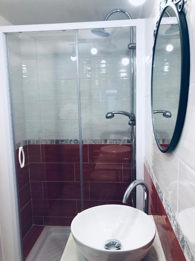 A Casa Di Claudia Apartment Наполи Екстериор снимка