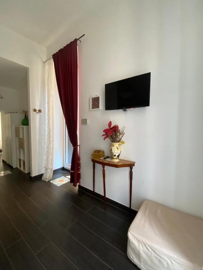 A Casa Di Claudia Apartment Наполи Екстериор снимка