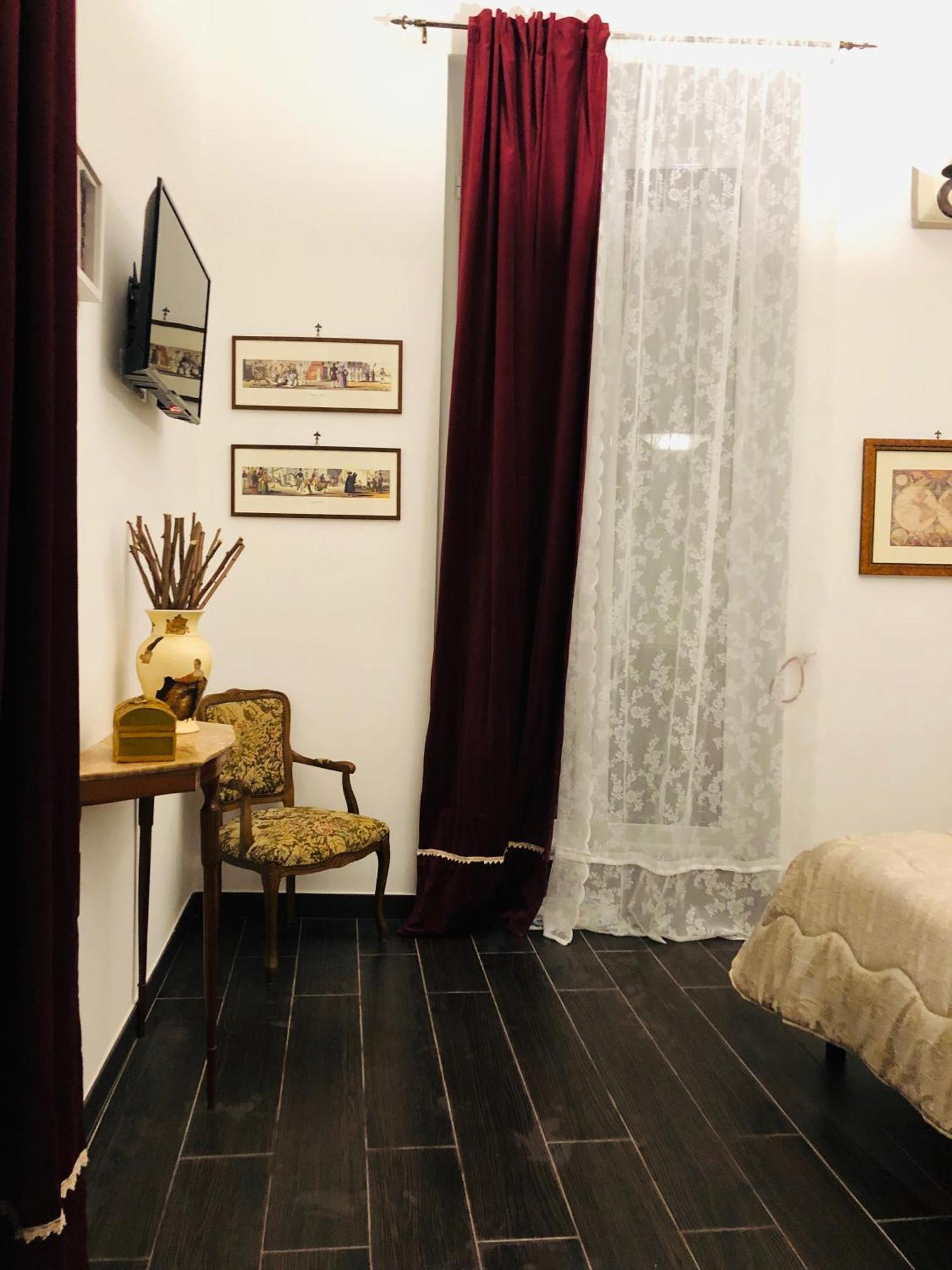 A Casa Di Claudia Apartment Наполи Екстериор снимка