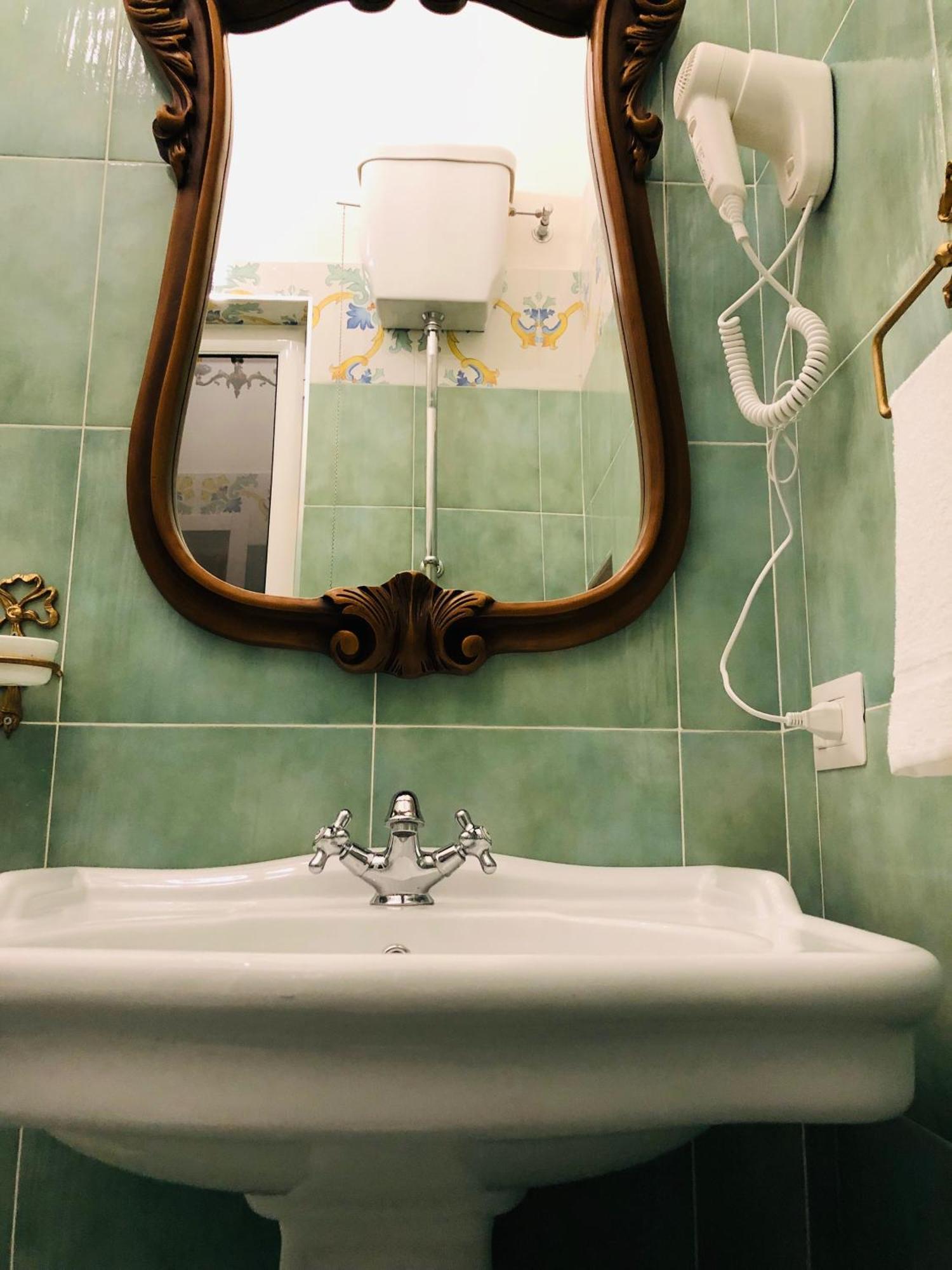 A Casa Di Claudia Apartment Наполи Екстериор снимка