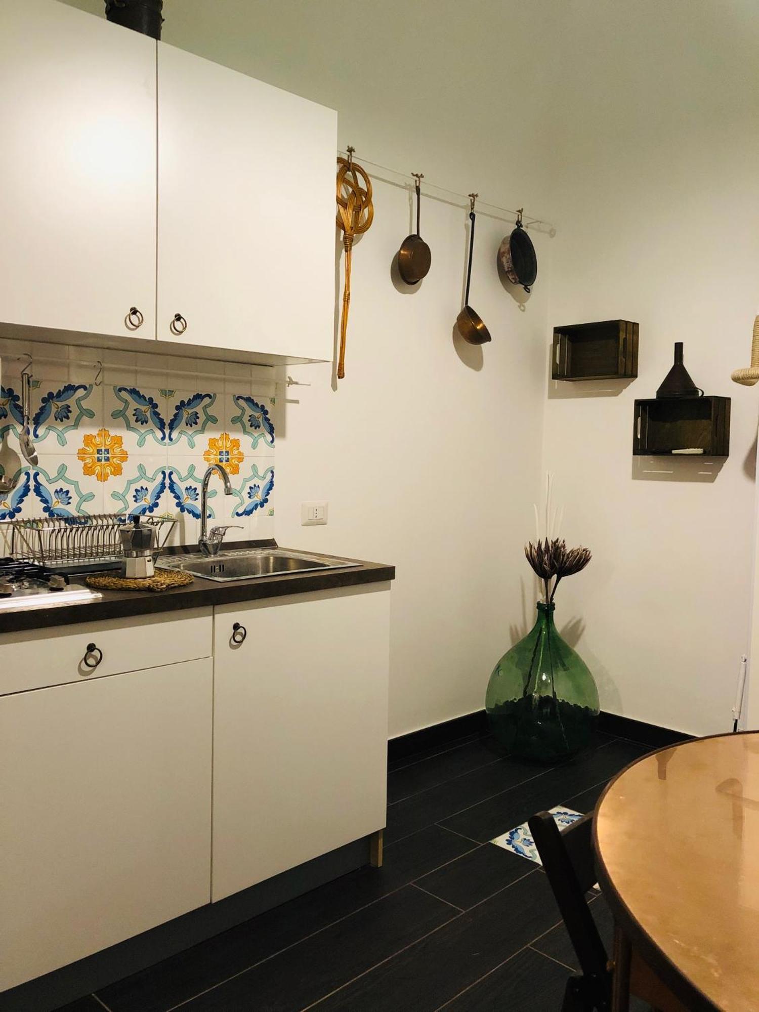 A Casa Di Claudia Apartment Наполи Екстериор снимка
