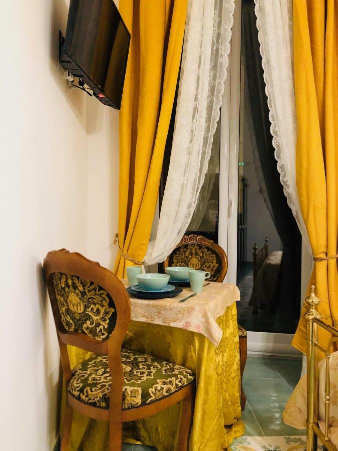 A Casa Di Claudia Apartment Наполи Екстериор снимка