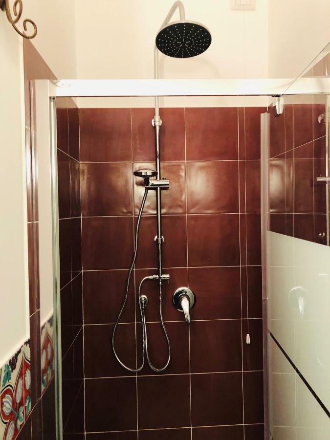 A Casa Di Claudia Apartment Наполи Екстериор снимка