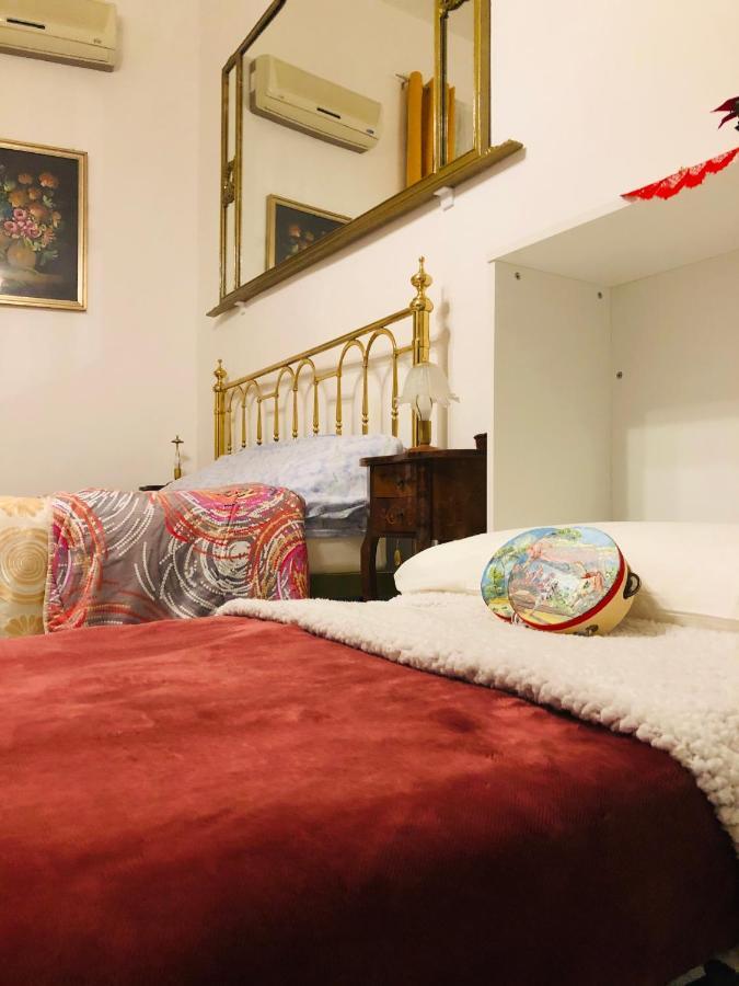 A Casa Di Claudia Apartment Наполи Екстериор снимка