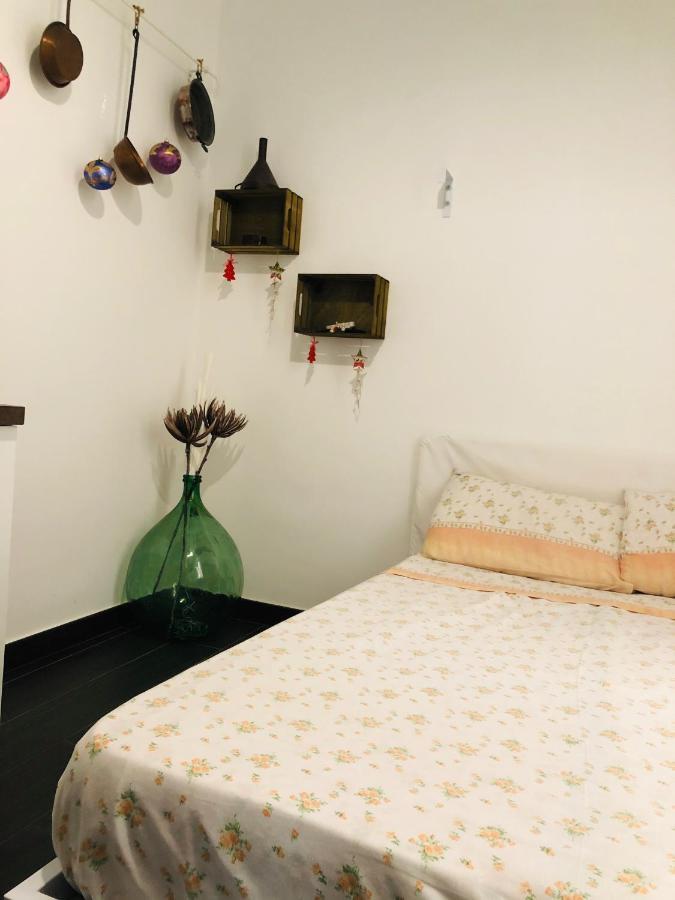 A Casa Di Claudia Apartment Наполи Екстериор снимка